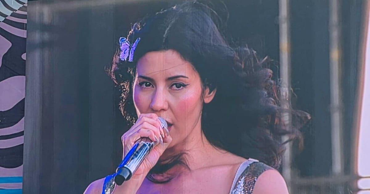 Marina cierra Lollapalooza 2026 con espectáculo comercial